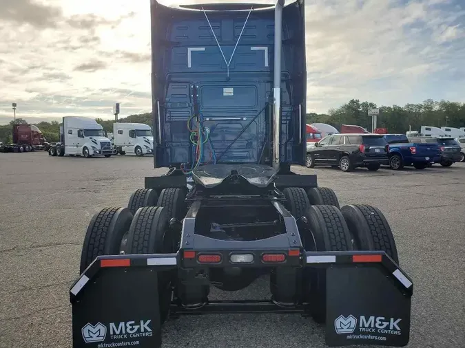 2025 VOLVO VNL64T740