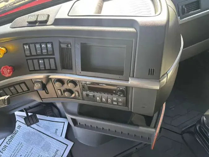 2024 VOLVO VNL64T860