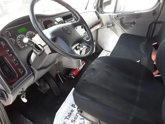 2018 FREIGHTLINER M2 106