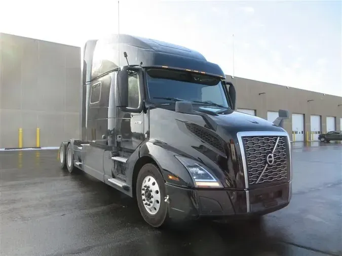 2022 VOLVO VNL860