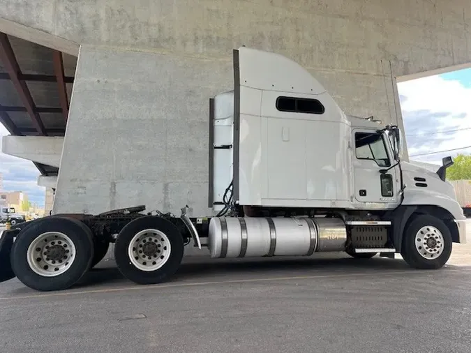 2015 MACK CXU613