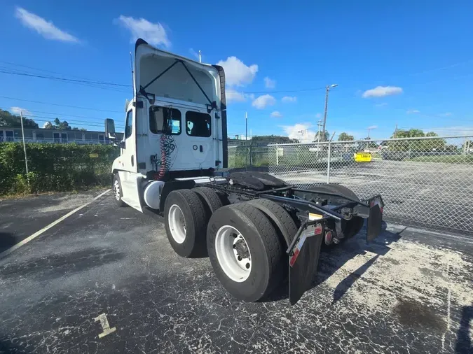 2019 FREIGHTLINER CASCADIA 125