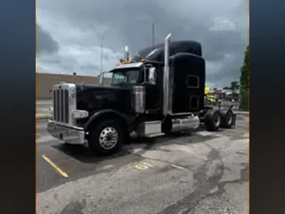 2022 PETERBILT 389