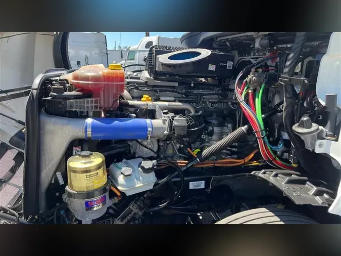2019 FREIGHTLINER CA126