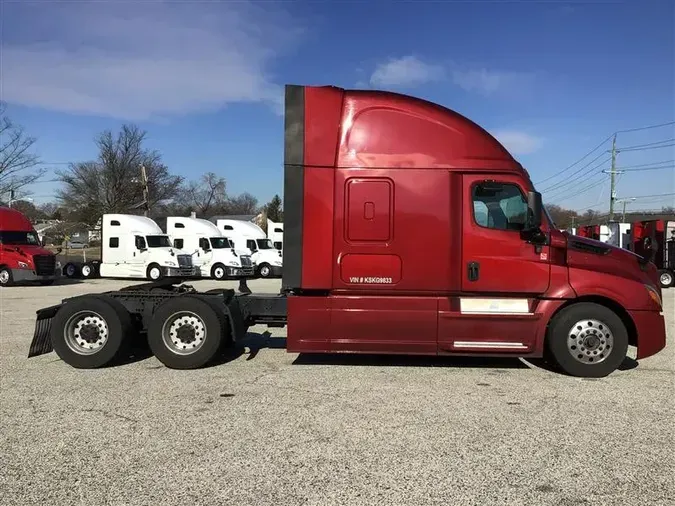 2019 FREIGHTLINER CA126