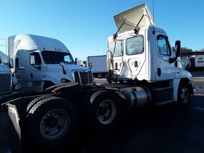 2016 FREIGHTLINER/MERCEDES CASCADIA 125