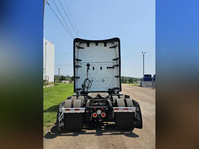2026 Freightliner PJ126SLP