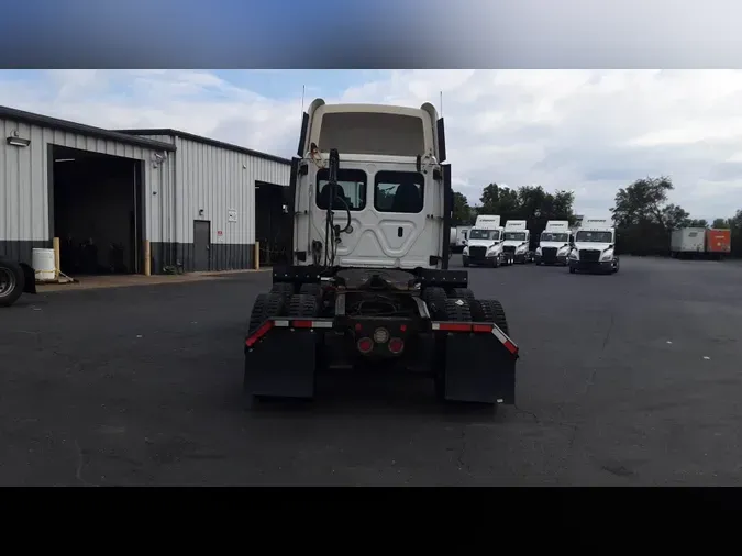 2020 Freightliner Cascadia 126