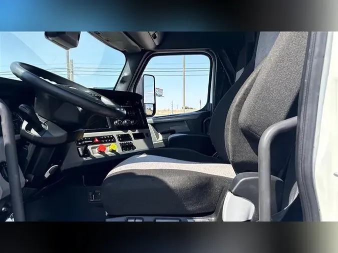 2022 FREIGHTLINER CA126