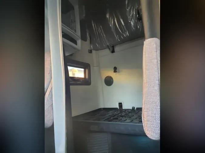 2020 VOLVO VNL64T-760