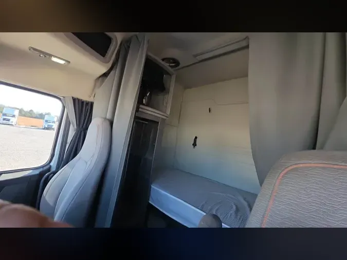 2020 Volvo VNR64T640