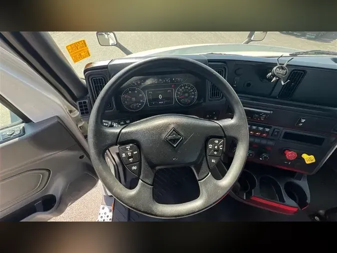 2021 INTERNATIONAL LT