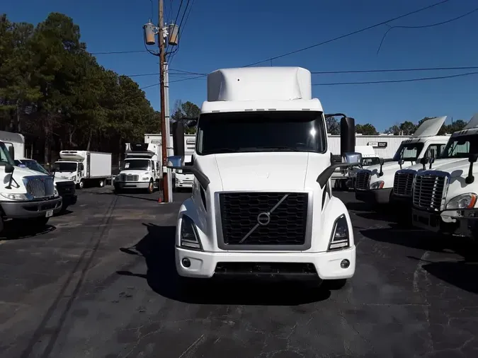 2020 VOLVO VNR64T-640