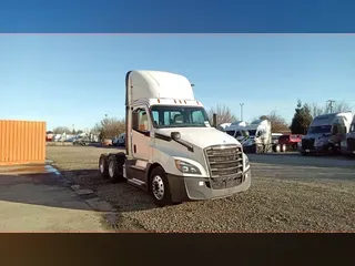 2020 Freightliner Cascadia 126