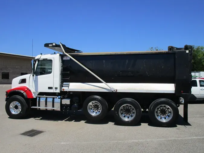 2022 Volvo VHD