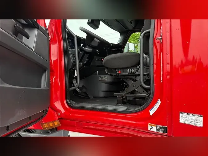 2023 FREIGHTLINER CA126