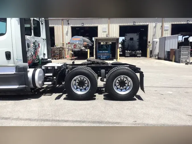 2019 Freightliner Cascadia 126