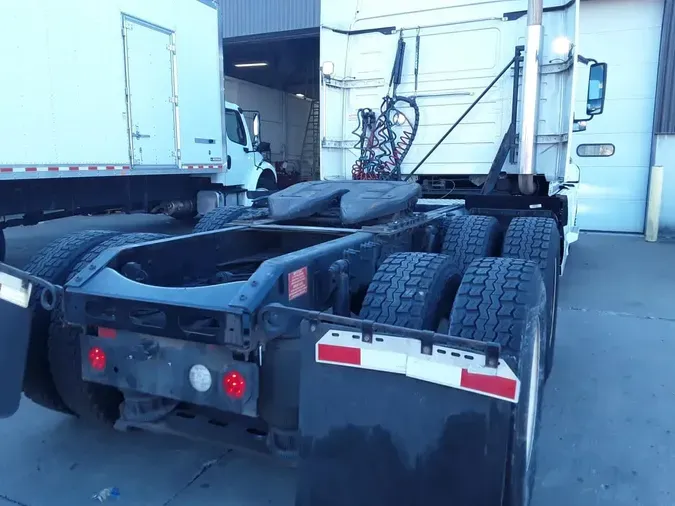 2020 VOLVO VNR64T-640