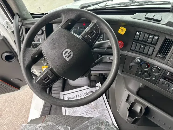 2021 VOLVO VNL64T760