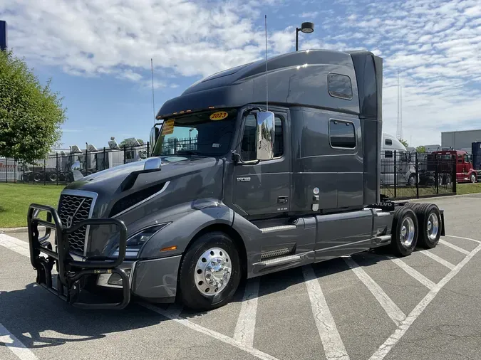 2023 Volvo VNL64T860