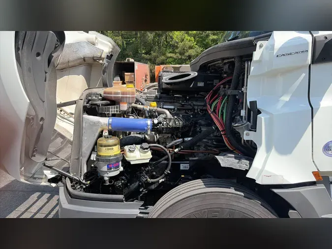 2023 Freightliner Cascadia 126