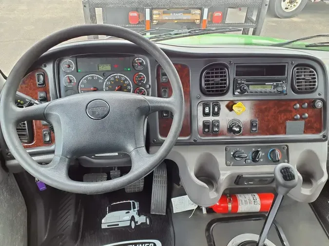 2014 FREIGHTLINER/MERCEDES M2 106
