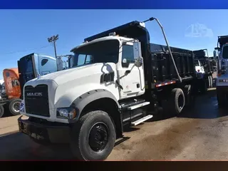 2015 MACK GRANITE GU433