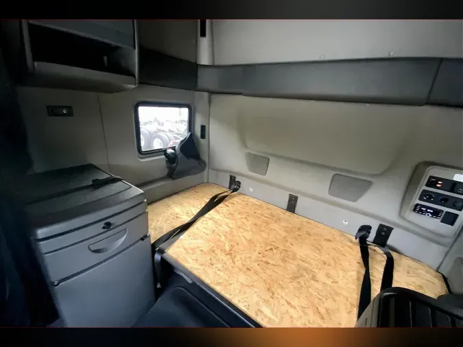 2023 INT LT625 6x45f2f5e0e098d81e0830da77de2fd6e2d