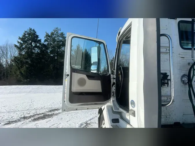 2018 Volvo VNL300