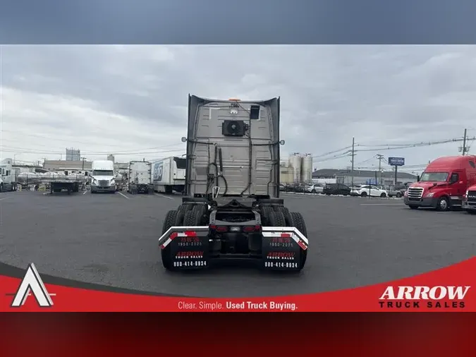 2022 VOLVO VNL860