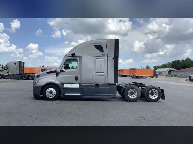 2022 Freightliner Cascadia 126