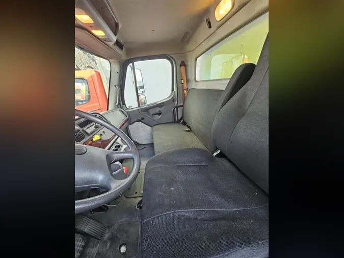 2018 FREIGHTLINER/MERCEDES M2 106