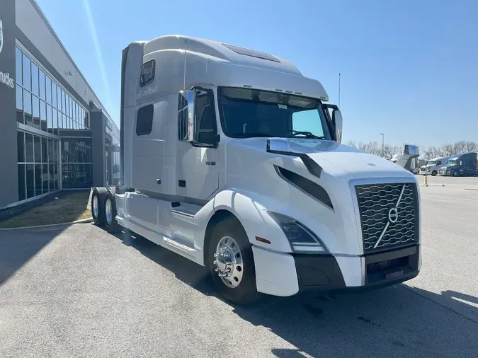 2019 VOLVO VNL860