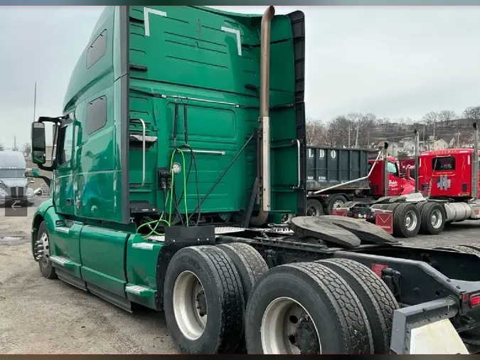 2021 VOLVO VNL64T760