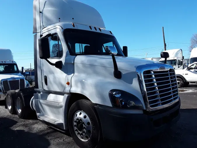 2017 FREIGHTLINER/MERCEDES CASCADIA 125