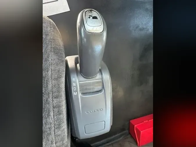 2016 Volvo VNL300