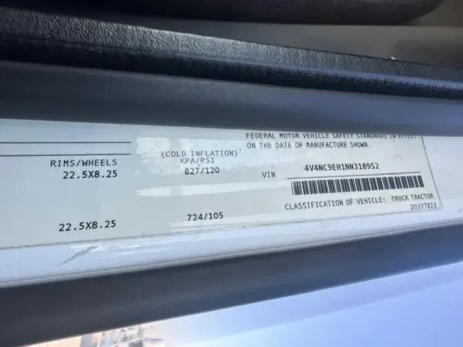 2022 Volvo VNL64T760