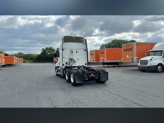 2020 Freightliner Cascadia 126