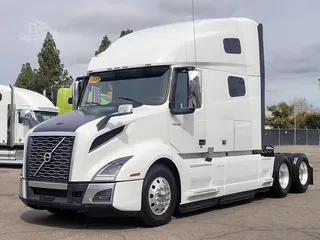 2023 VOLVO VNL64T760