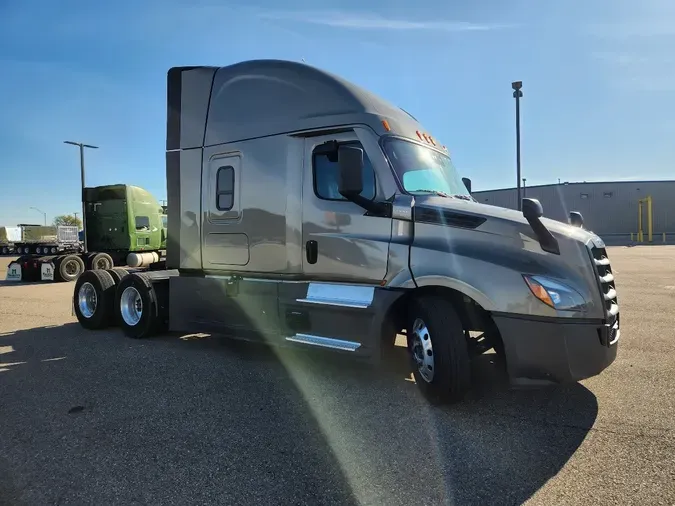 2025 FREIGHTLINER Cascadia 126