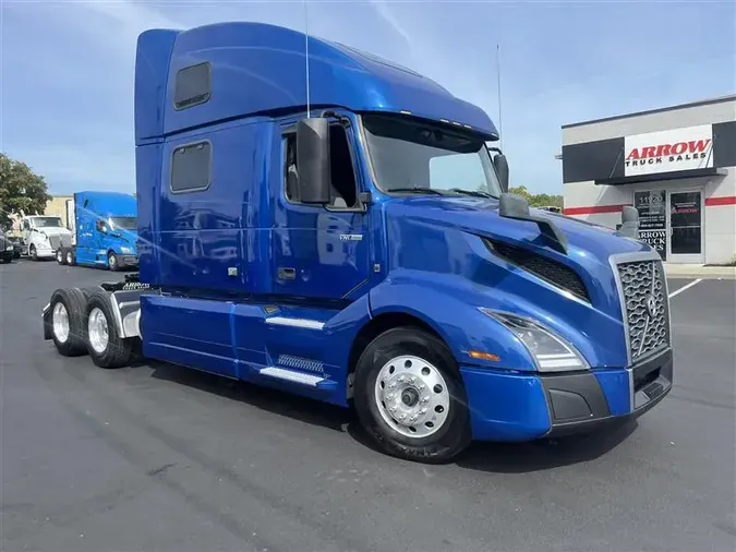 2022 VOLVO VNL860