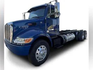2021 Peterbilt 348