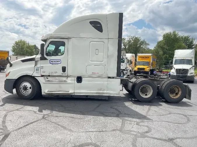 2018 Freightliner T12664ST