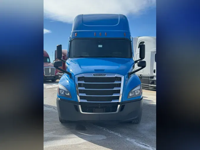 2021 FREIGHTLINER Cascadia 126