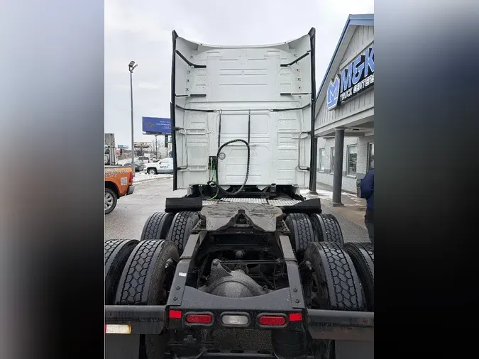 2023 VOLVO VNL760