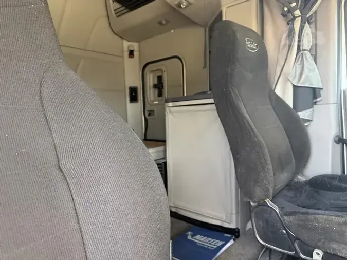 2021 PETERBILT 579