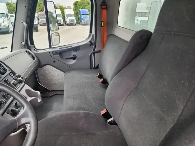 2018 FREIGHTLINER M2 106