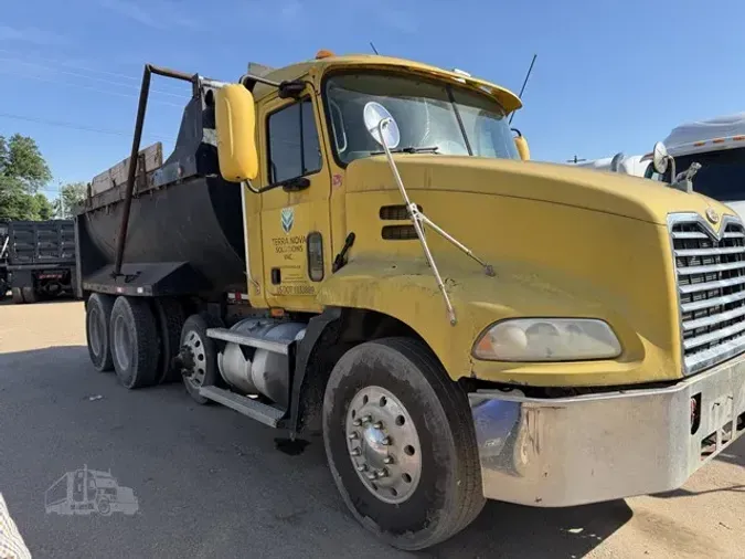 2001 MACK VISION CX6135f711d5453523ea224717712cd9fdb83