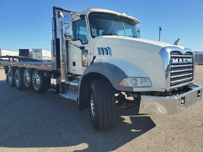 2018 MACK GU813