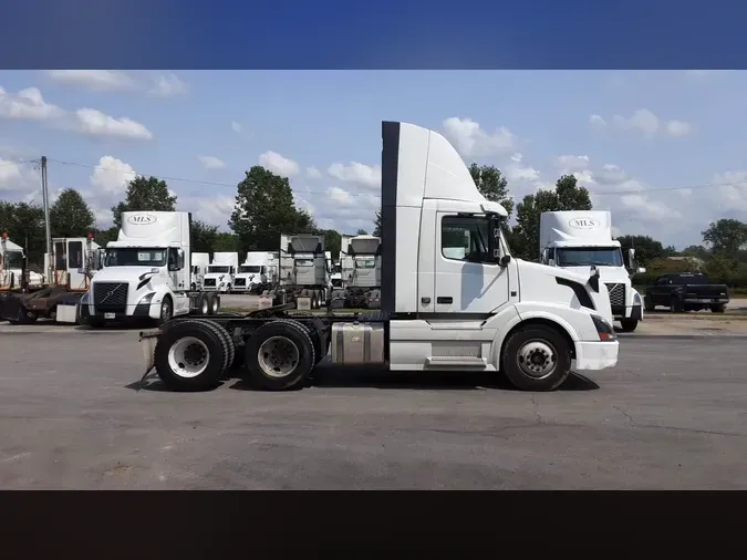 2017 Volvo VNL300